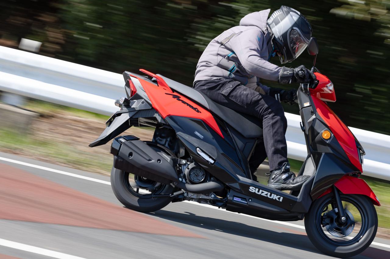 画像5: アヴェニス125でコーナーを走ったら青春が見えた