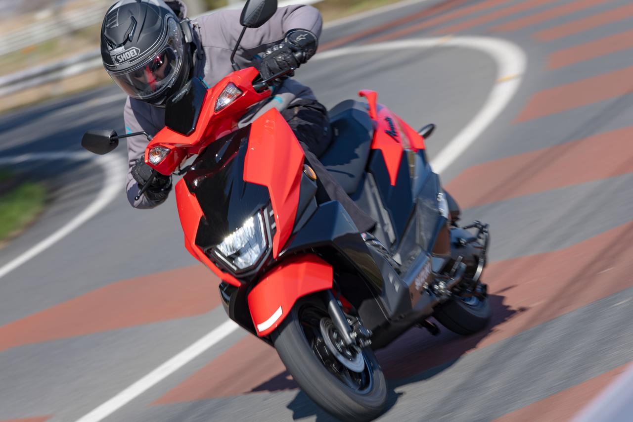 画像3: アヴェニス125でコーナーを走ったら青春が見えた