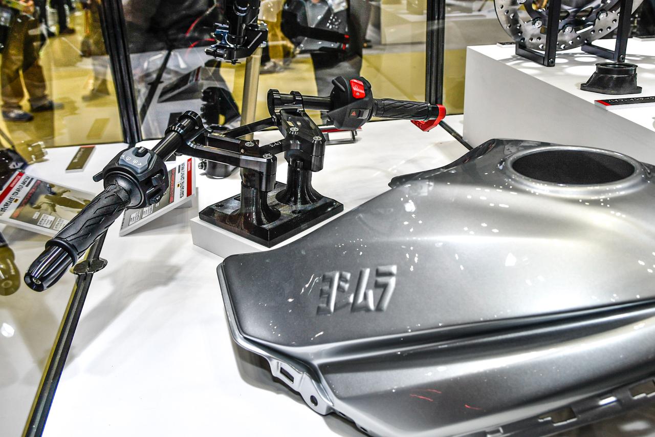 画像1: 新型『カタナ』をセパハンに！ 走りや好みに合わせて高さ調整も可能なヨシムラ製「KATANA ハンドルKIT」で往年のスタイルが蘇る!?【スズキのバイク！の耳寄りニュース】