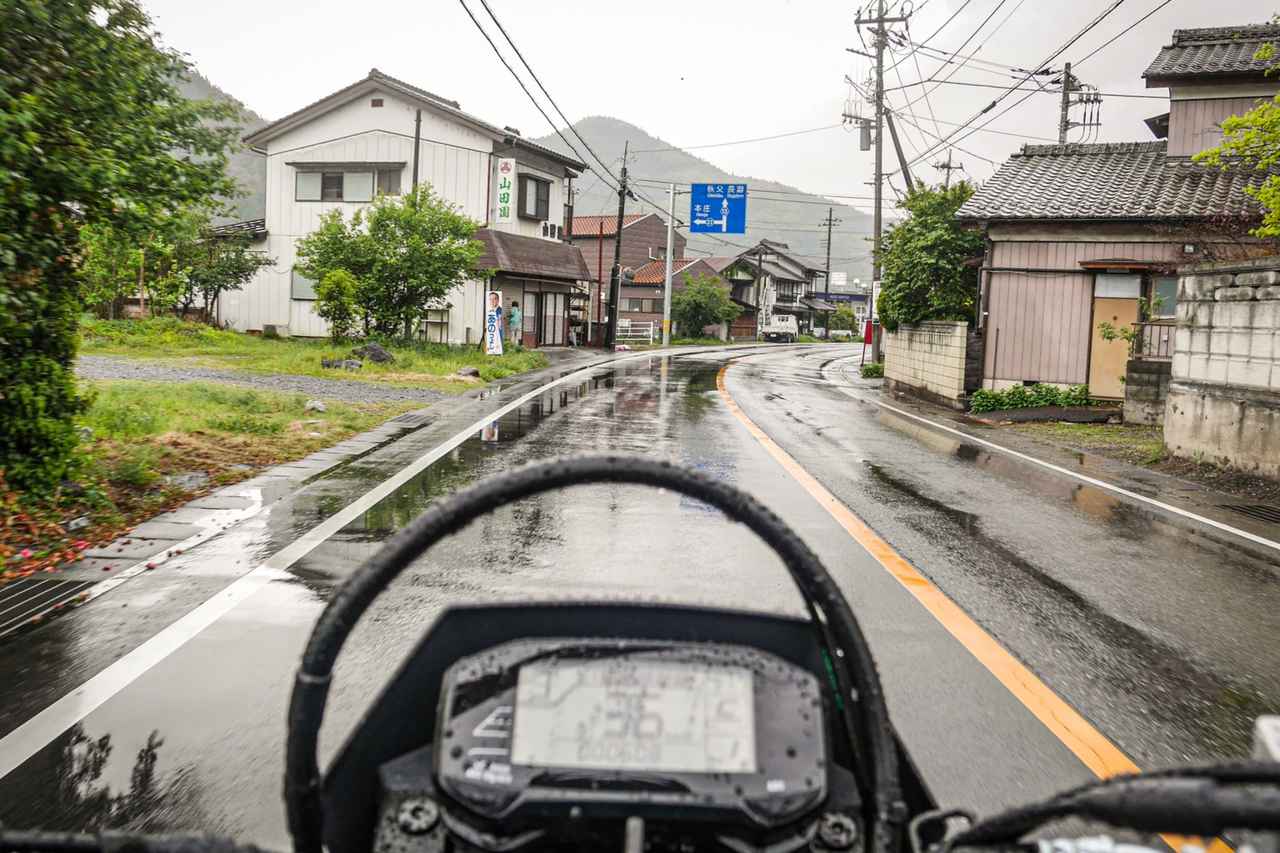 画像2: 新型『DR-Z4S』で林道ツーリングに向かう途中……