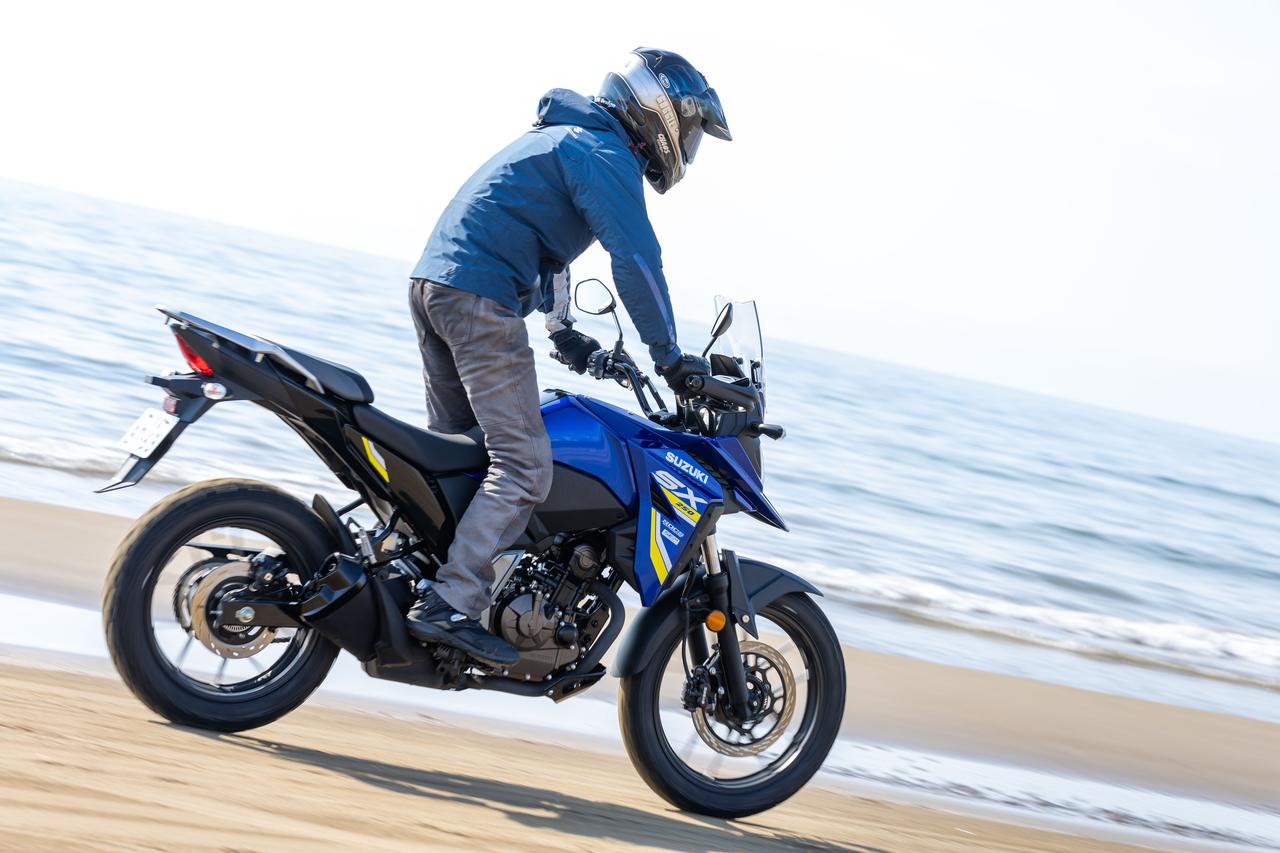 画像: 【なぎさ無双】大型バイクに感じるデメリットがない!? もし『Vストローム250SX』を買ったら“千里浜なぎさドライブウェイ”を絶対に走ったほうがいい！ - スズキのバイク！