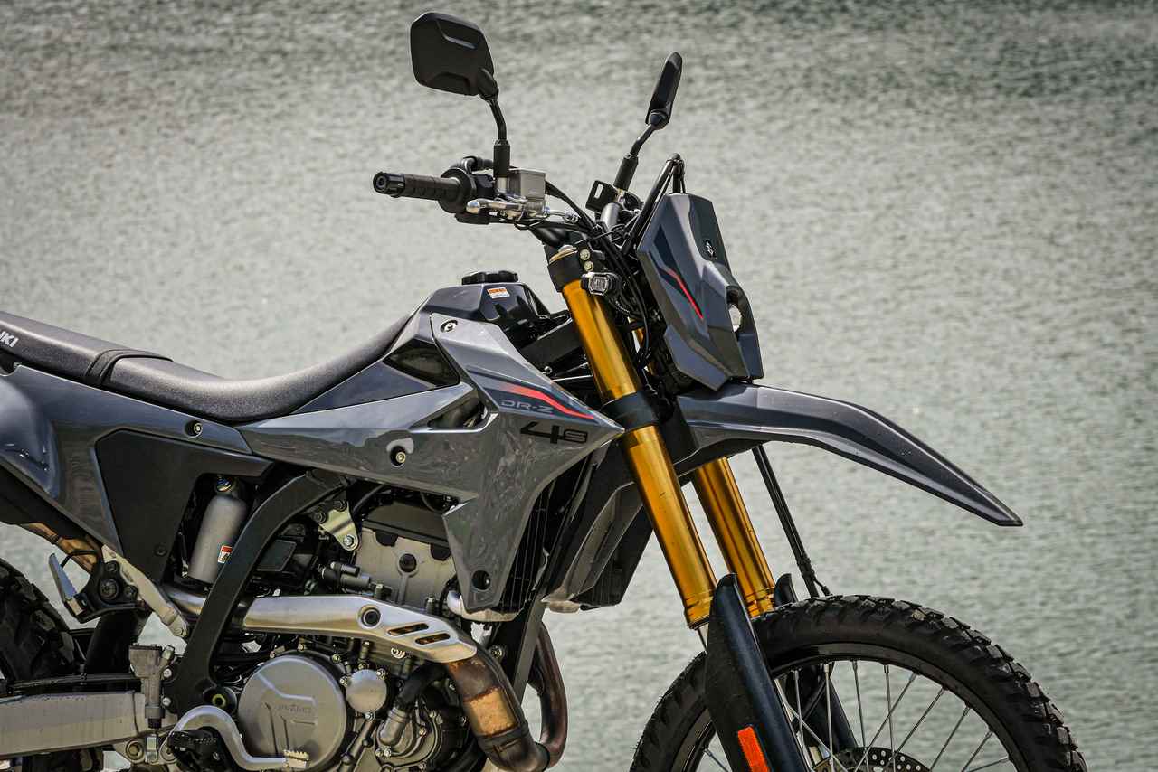 画像: 新型『DR-Z4S』って“バイク初心者”にはおすすめできないの? 足つきや車検がOKならむしろ250ccよりも…… - スズキのバイク!