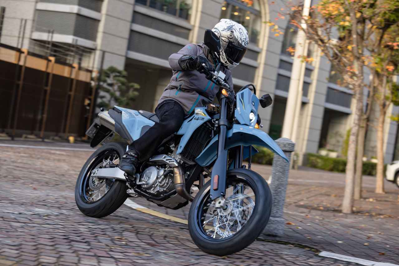 画像: 公道で初めてDR-Z4SMに乗った時の写真です