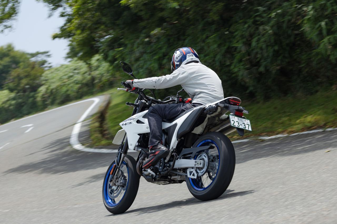 画像3: 20年前のDR-Z400SMと『最新DR-Z4SM』で最も差が大きいのは?