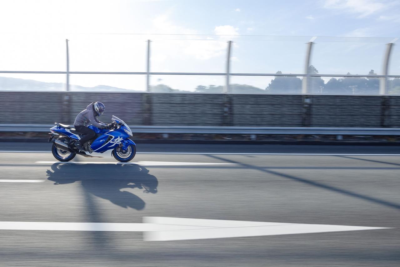 画像: 【実験】最高速300km/hバイクの『隼』でローギア/1速を使って高速道路を走ってみたところ……- スズキのバイク!