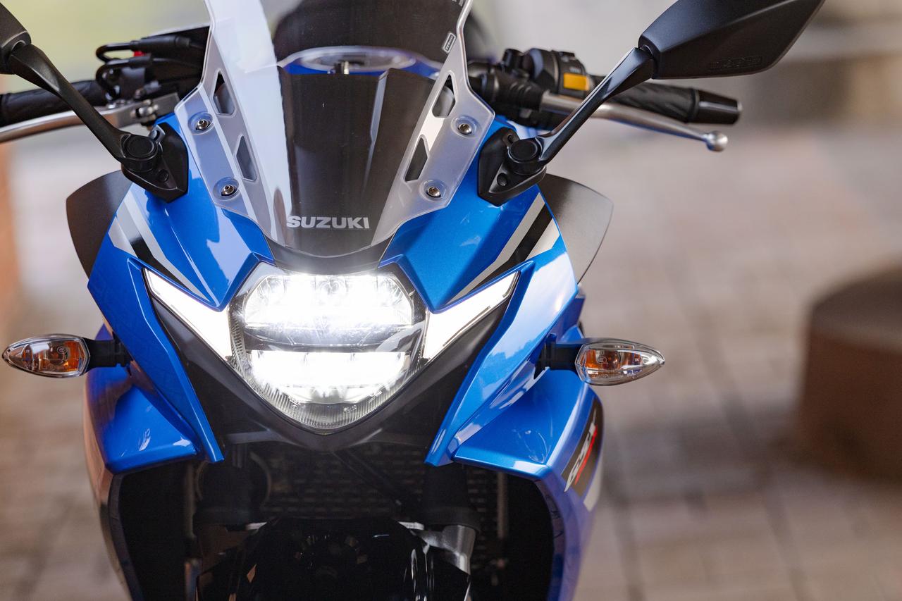 画像: なぜ『GSX250R』は250ccフルカウルバイクなのに『高速道路500km』が快適なのか? - スズキのバイク!