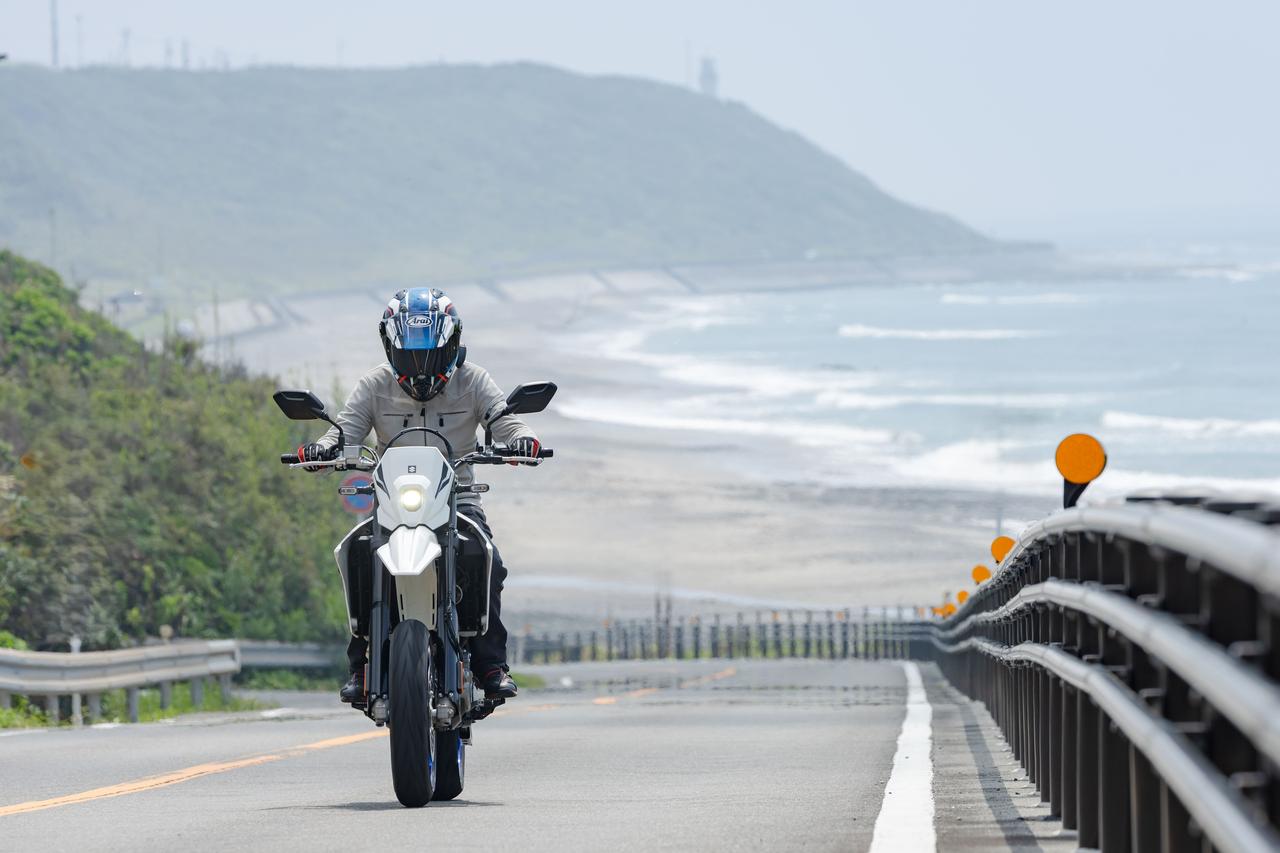 画像1: え……400ccバイク『DR-Z4SM』はトップギア・時速60kmの“クルージング”ができない!? 高回転型レーサーレプリカみたいな弱点か!? - スズキのバイク!