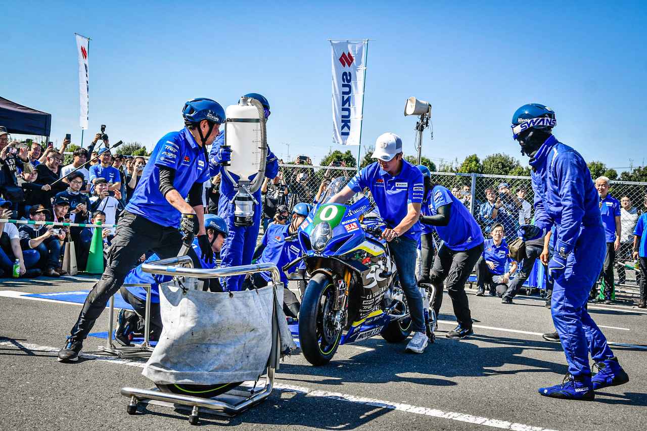 画像1: 来場者も特別参加⁉︎ 耐久レースのピットワークを披露！
