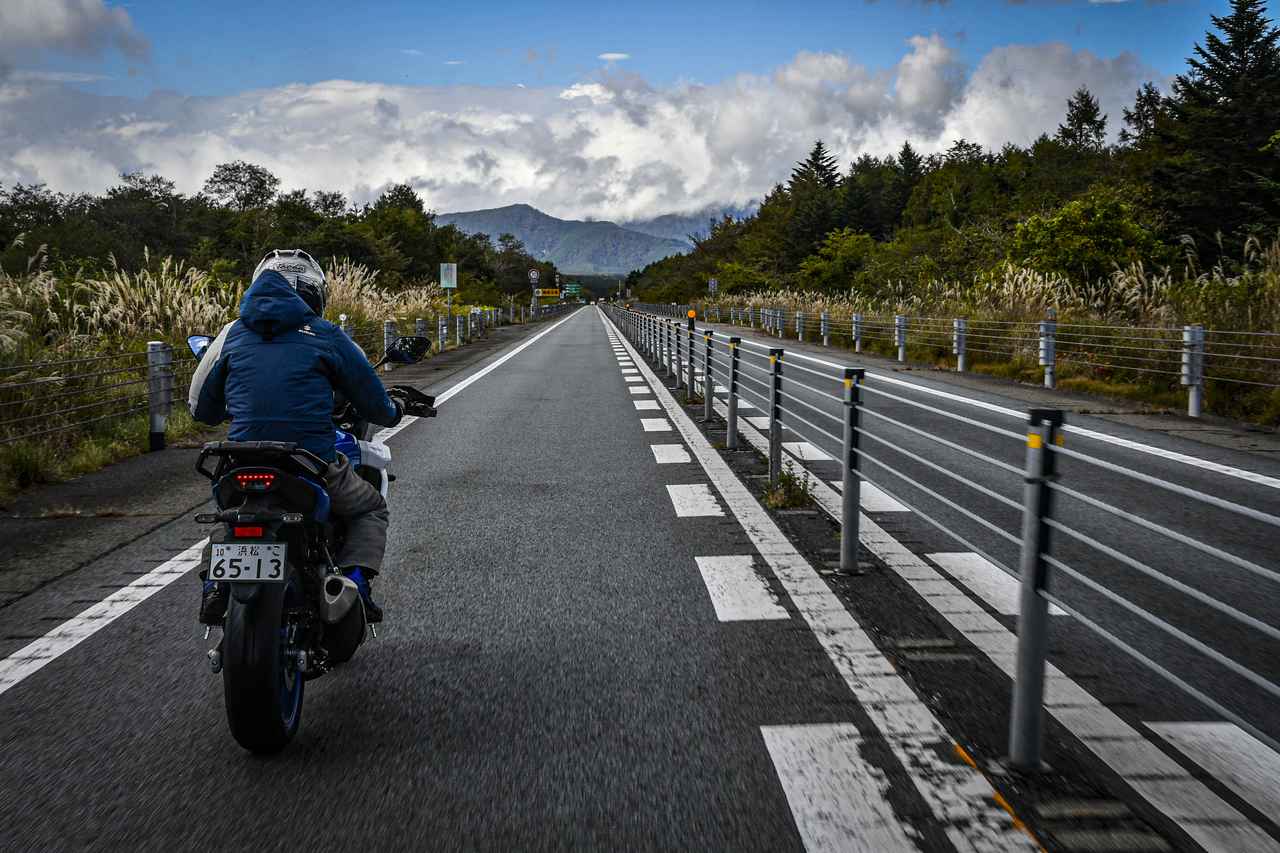 画像: 【航続距離400kmオーバー!?】高速道路をどこまでも走れる!? パワーと乗り心地、防風性能に加えて『そう思った理由』は“性能”ではない部分に…… - スズキのバイク！