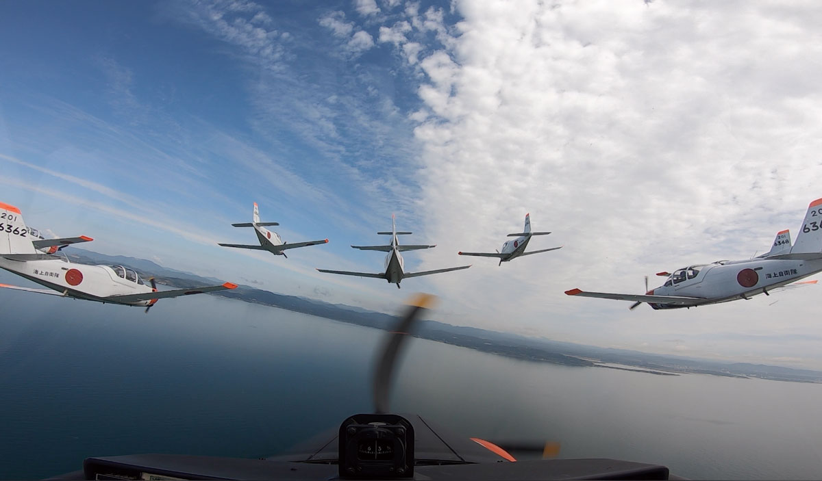 海自のアクロバット飛行チーム ホワイトアローズ 華麗な13演技を公開 Mamor Web