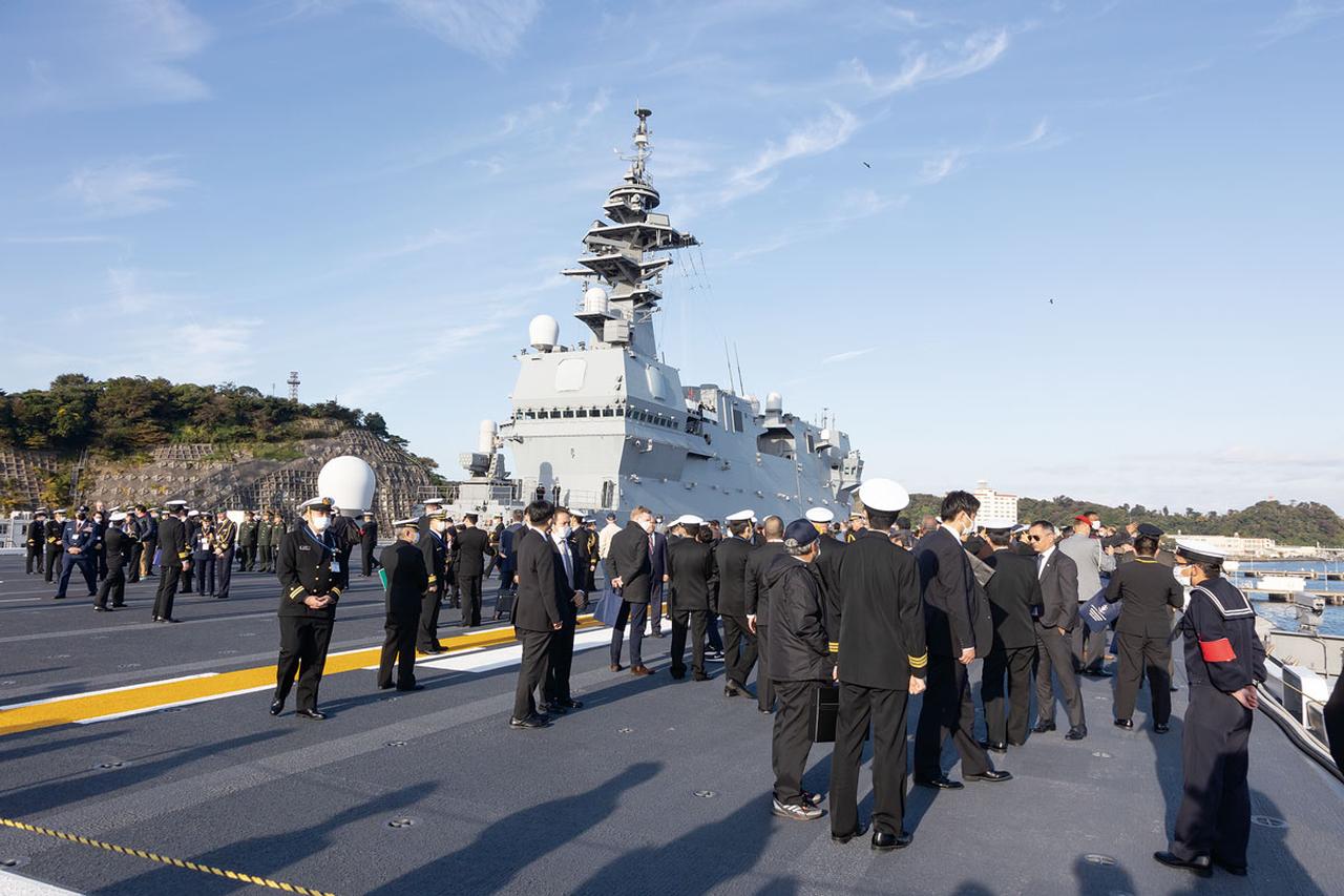 海自のビッグイベント「国際観艦式」の舞台裏 主役は艦艇だけじゃない