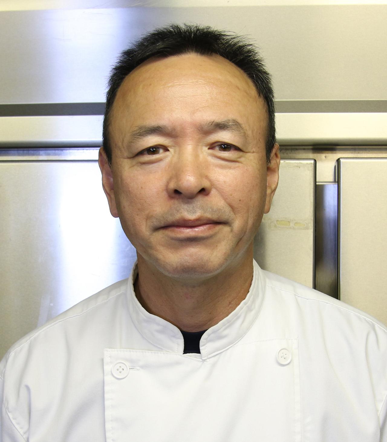 画像: 旬の食材を取りそろえるのに苦労するという荘子曹長。「過去には天候を理由に、レセプションが直前で中止になる残念なケースもありました」