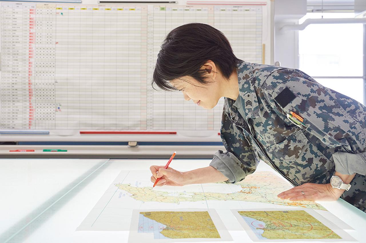 画像: 文章の校正とは違い、英数字だけの文字列を校正する作業は集中力と根気のいる仕事だ