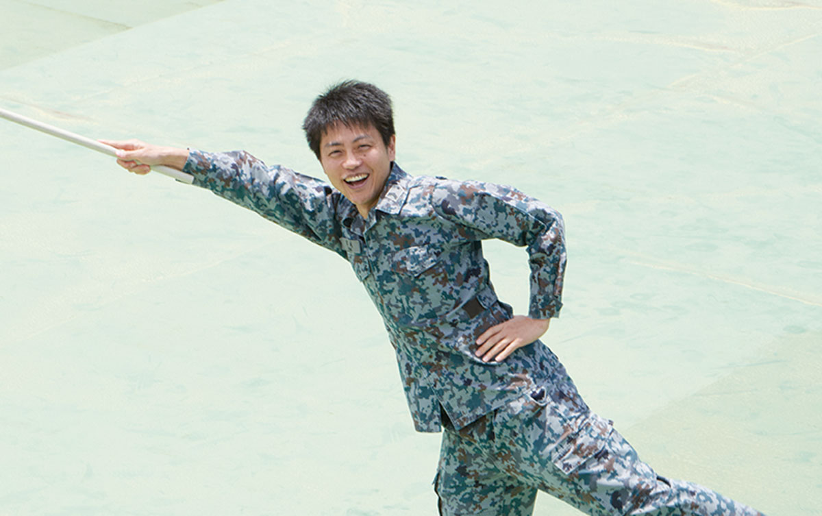画像: 図誌班 　岩城2曹「私たちの航空図には愛情もたっぷり詰まっています！」
