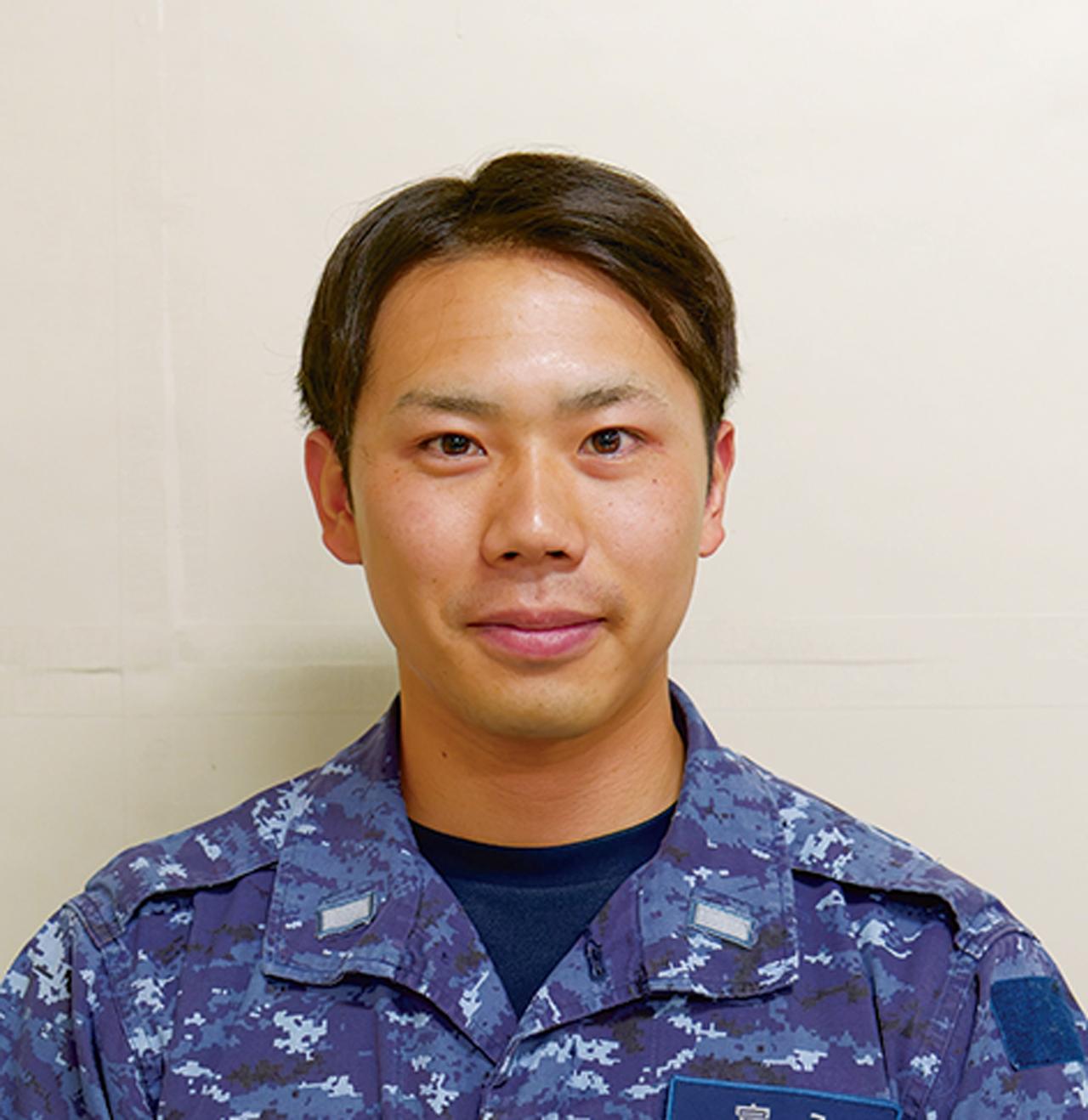 画像: 護衛艦『しらぬい』を経て『いずも』乗組員になった砲術士の富永2尉。立入検査隊の指揮官補佐も兼務。本プログラムでは広報係補佐として準備に奔走