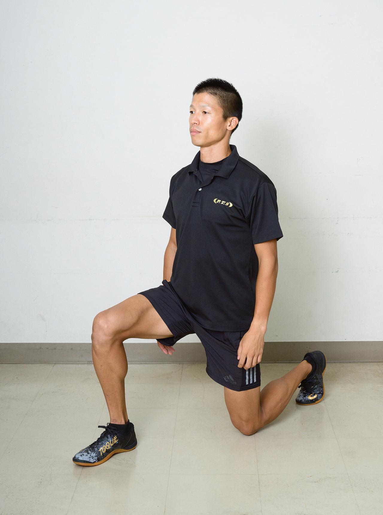 画像1: 自衛隊体躯学校直伝「消化を促すストレッチ」。暴飲暴食で胃が疲れたら実践を