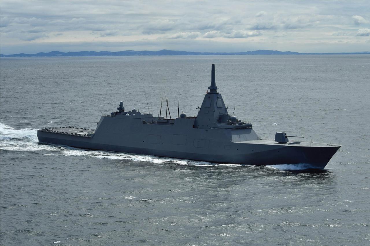 画像: 海上自衛隊の『もがみ』。従来の護衛艦よりもステルス性を向上させた船体構造になっている写真提供/防衛省