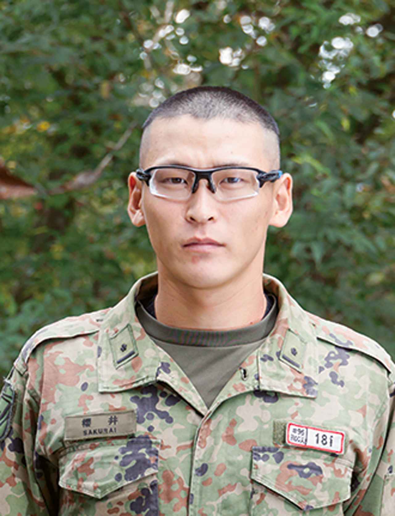 画像: 桜井3等陸尉。「2週間ほど自分たちで育ててきた鶏だったので、さばくときは複雑な心境でした」