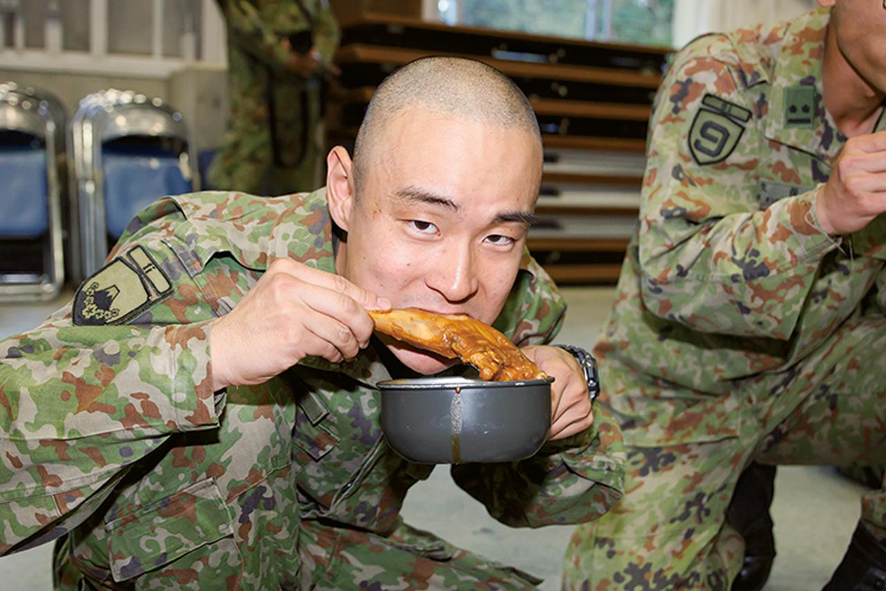 画像: さばいた鶏は、傷まないうちにすぐに調理して食べる