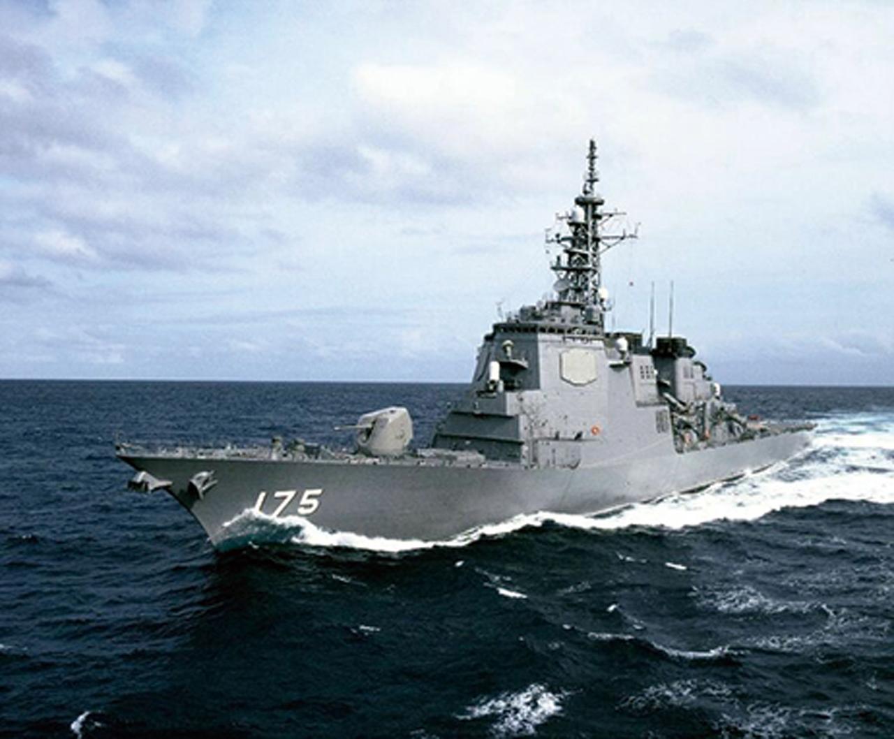 画像: 出動した『みょうこう』。不審船へ立ち入り検査（注2）を行おうとしたが防弾チョッキがなく、事件後に各艦艇に防弾チョッキなどの配備が進められた