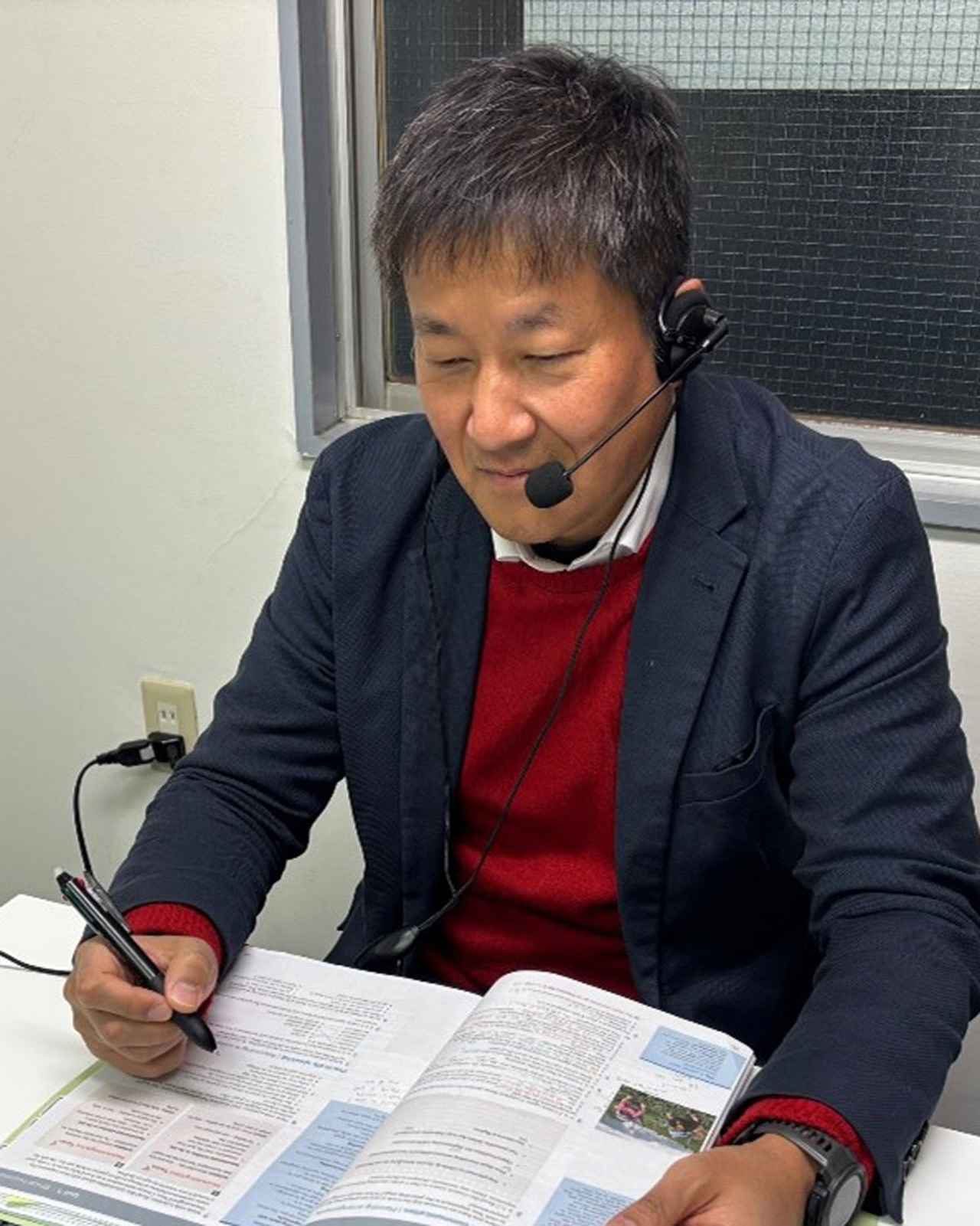 画像: イタリア語のオンライン授業を受ける小山1佐