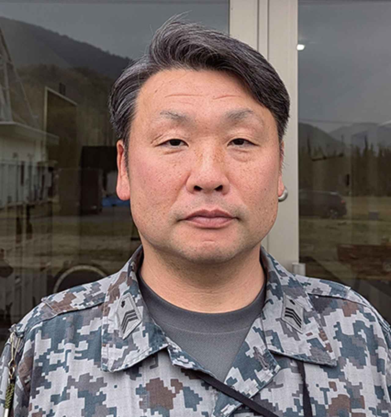 画像: 「本隊は、日本が宇宙空間を安定的に活用するための諸活動を行う、主に防府北基地の宇宙関連システムの維持管理を担っています」と話す長澤1曹