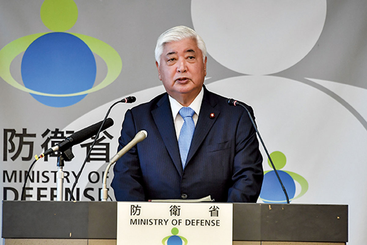 画像: 防衛省・自衛隊のロゴマークは記者会見時に背景として使用される