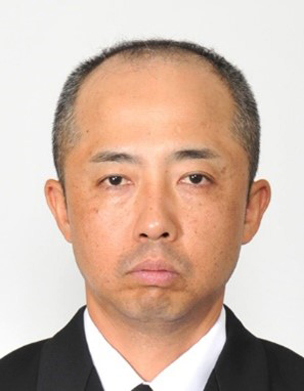 画像: 「ロゴマークにある『SHADOW』は、本隊が使用するコールサイン（航空機で交信する際の呼び出し名）です」と話す松久保3佐