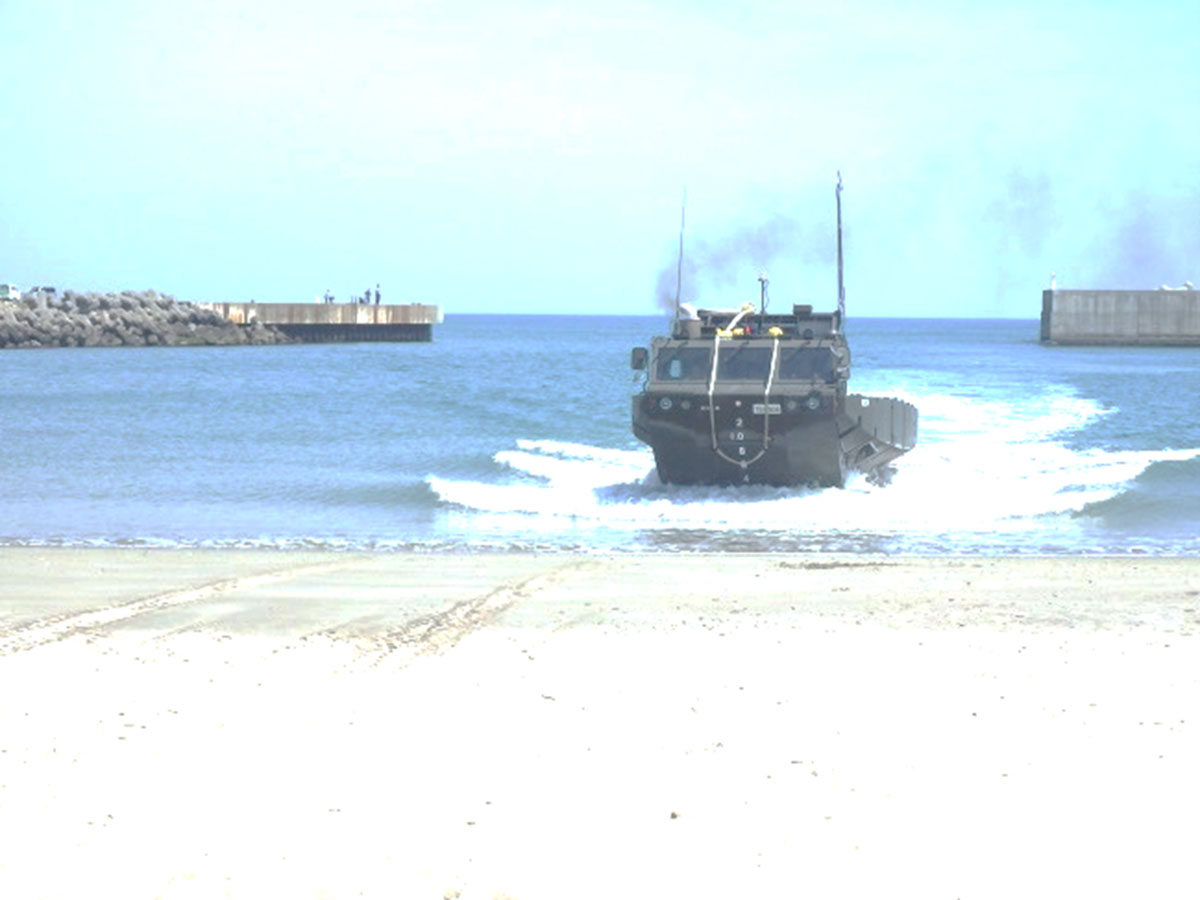 画像: 水陸両用の地雷敷設装置。海岸線の水際に敵部隊の上陸を阻止するため地雷原を迅速に構築する