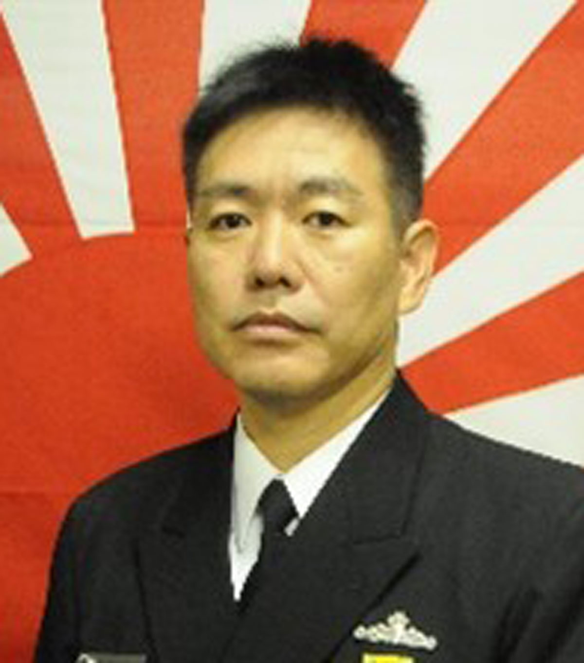 画像: 航海・作戦行動に必要となるレーダーやコンピューターを利用して情報の収集や精査、管理を行う電測員として勤務する大友曹長