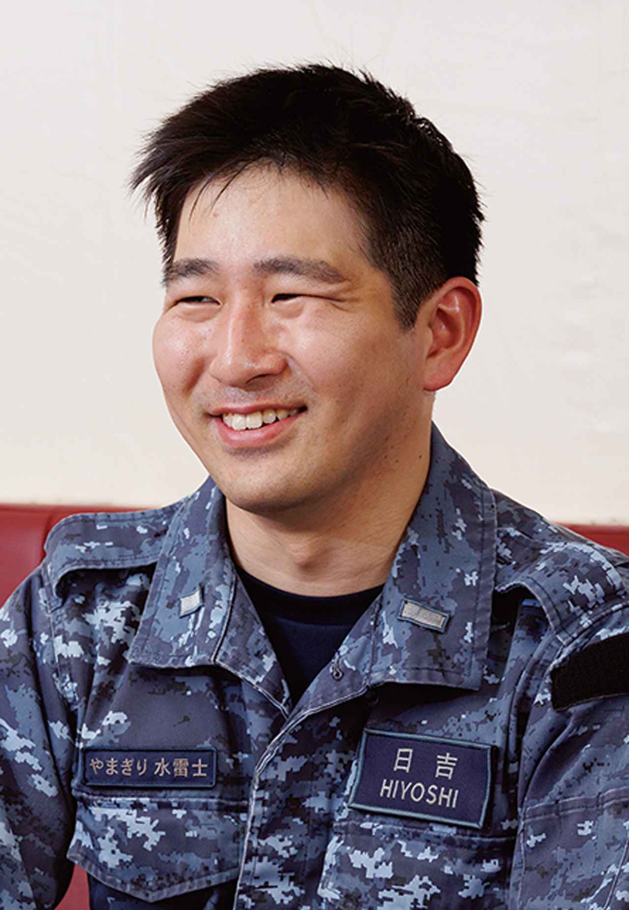 画像: 護衛艦への乗り組みは初めてで、現在は上司から職務について学ぶ日々だと日吉3尉。「貪欲に吸収していく姿勢で取り組んでいきます」