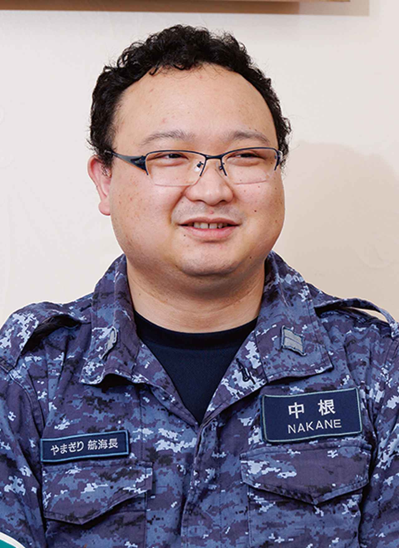 画像: 「航海安全に責任を持つのは自分という自覚を常に持つようにしていると語る中根1尉。座右の銘は「慣れた航路も初航路」