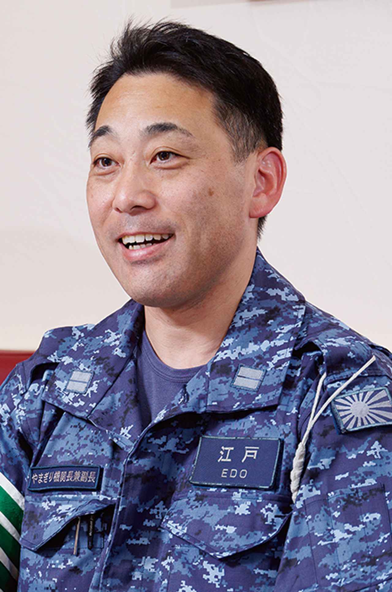 画像: 座右の銘は「継続は力なり」だという江戸１尉。機関長は艦の中心付近にある「操縦室兼応急指揮所」で勤務することが多い
