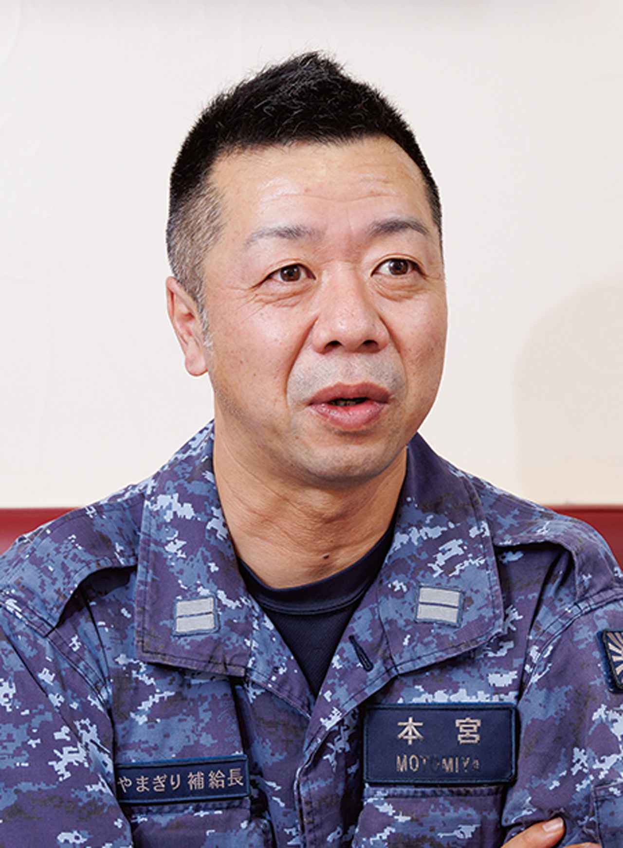 画像: 補給長経験豊富で『やまぎり』が5艦目の補給長職となる本宮1尉。「個人情報を扱う仕事だけに守秘義務には厳格に対応しています」