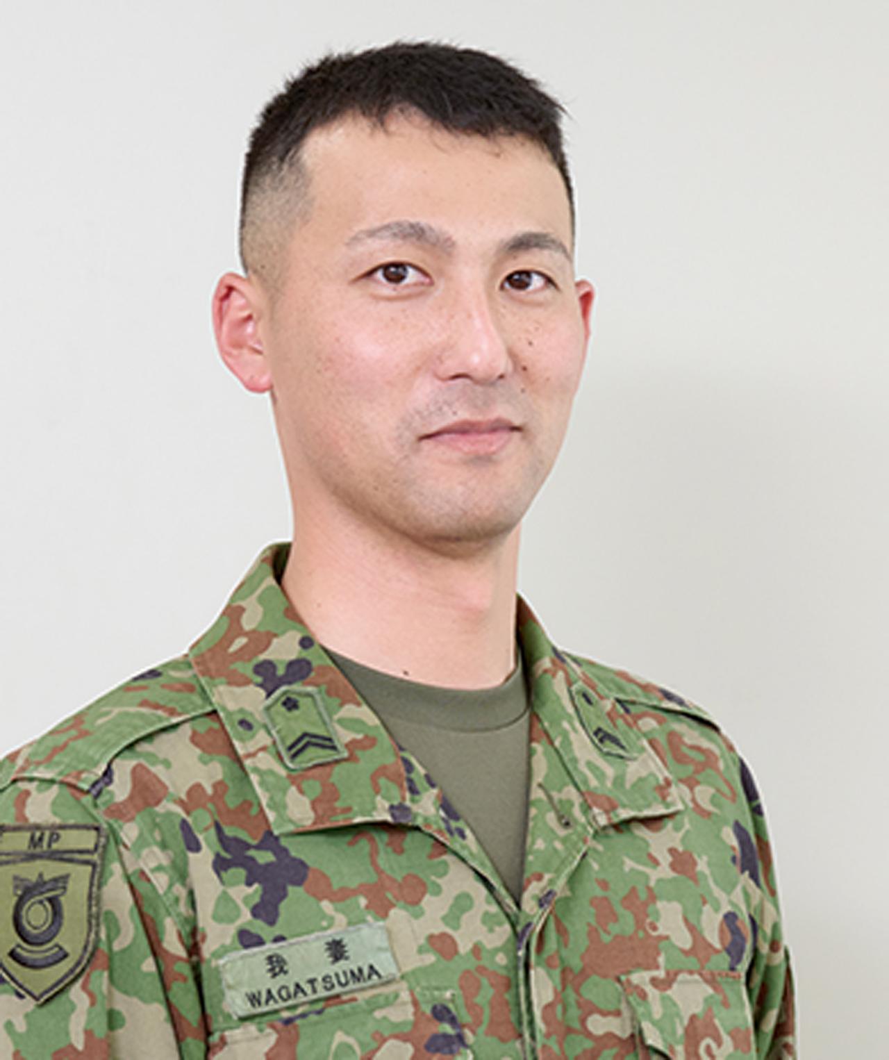 画像: 我妻2曹は、「儀じょう任務は、集中力を妨げる、気候などの外的要因を排除するような精神状態に持っていくことが必要」と言う