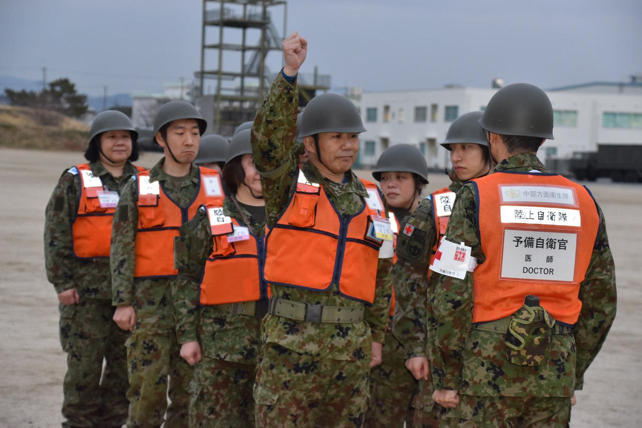 画像: 大規模災害時には、予備自も招集され、部隊に編成される。被災者捜索や物資の輸送など、自衛官と同じく災害派遣に従事