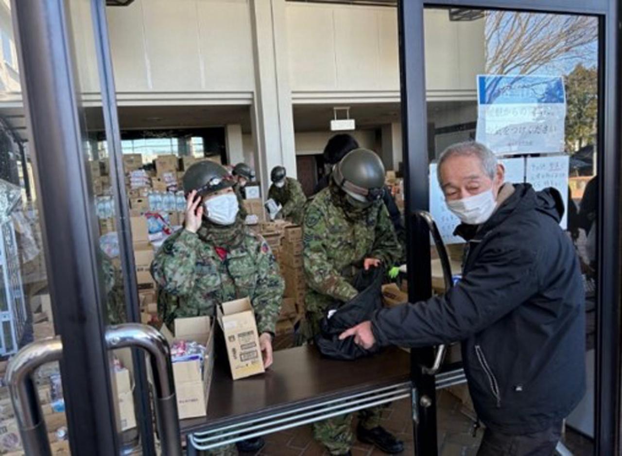 画像: 能登半島地震では、芸人・ちっぴぃちゃんズも現地に。被災者に物資を提供した