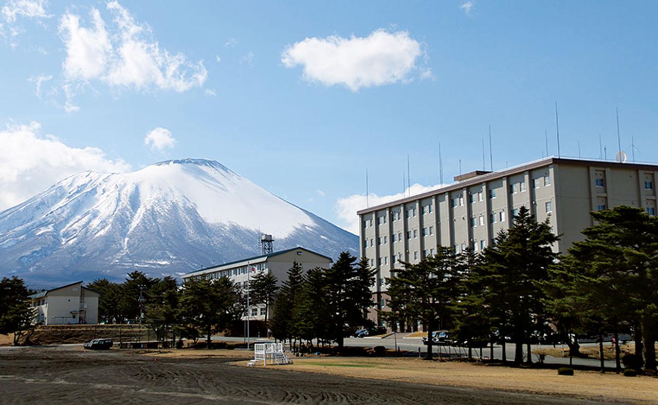 画像: 岩手駐屯地の隊舎からは、日本百名山の1つでもある岩手山が一望できる