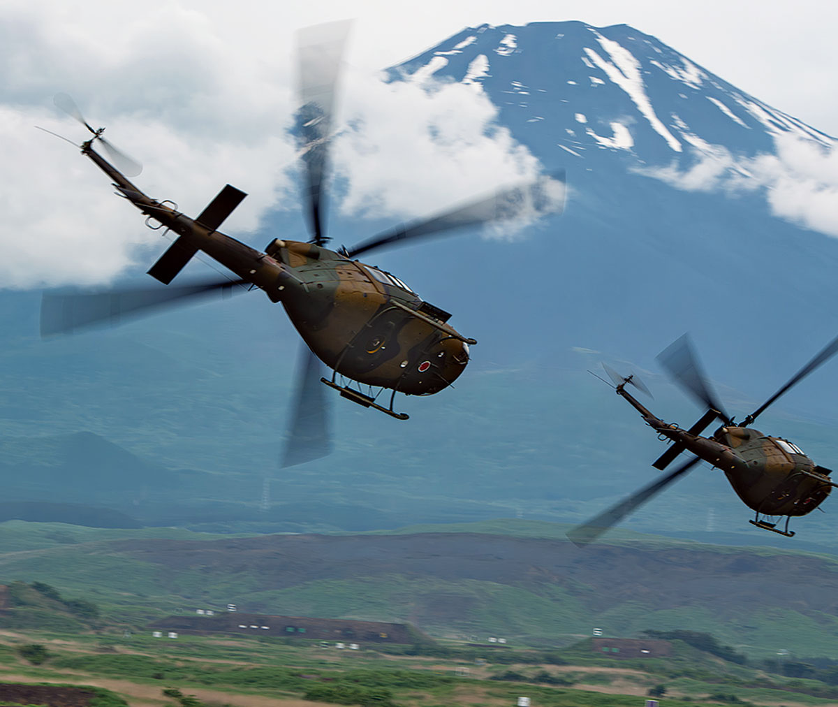 画像1: 陸上自衛隊「富士総合火力演習」をレポート！登場したヘリや戦車、防御＆攻撃の実習シナリオを紹介