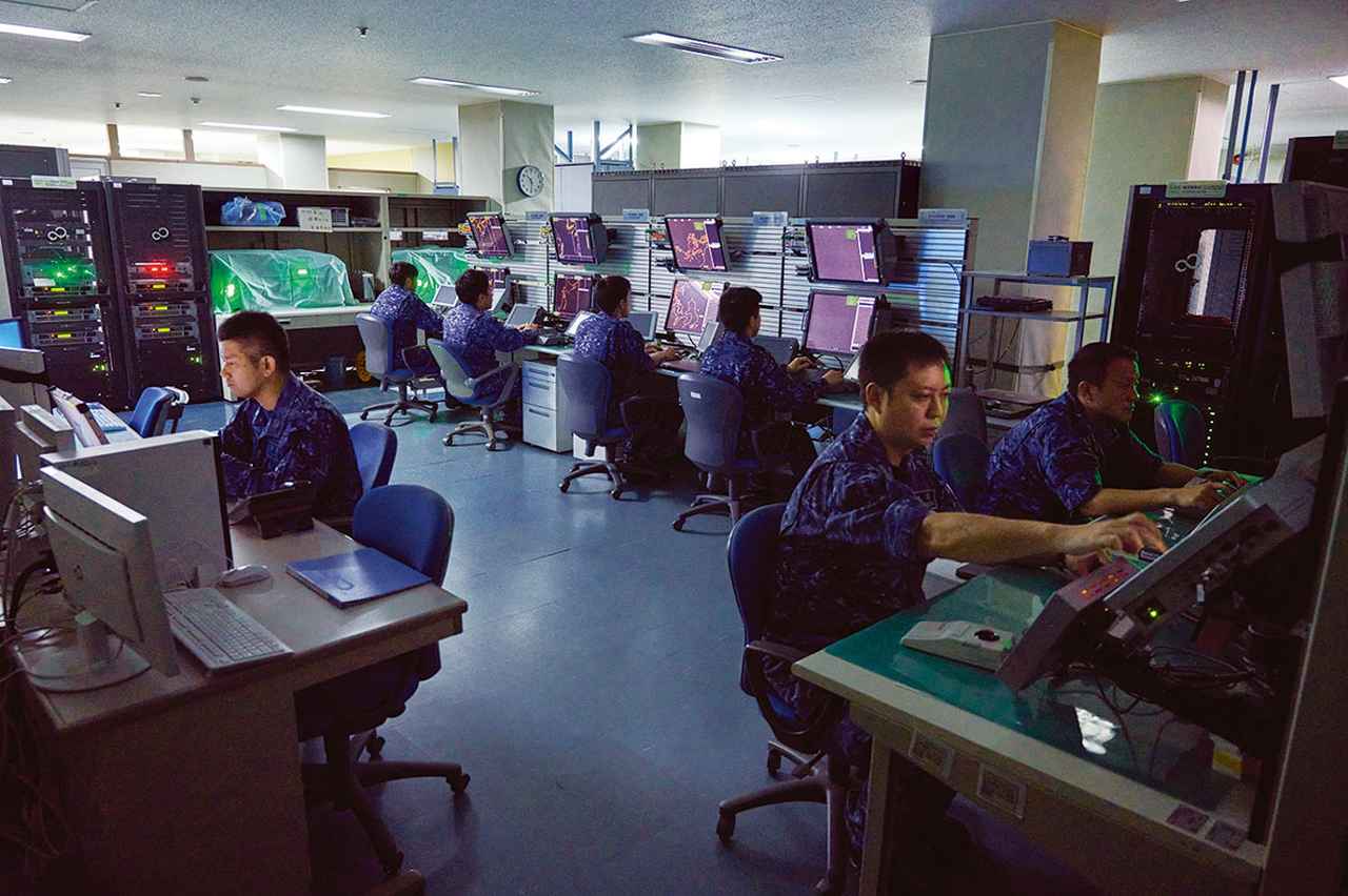 画像: 海上自衛隊の航空機に搭載するプログラムの開発や改善などを任務とする航空プログラム開発隊。AIの研究・開発なども行っている 写真/荒井健