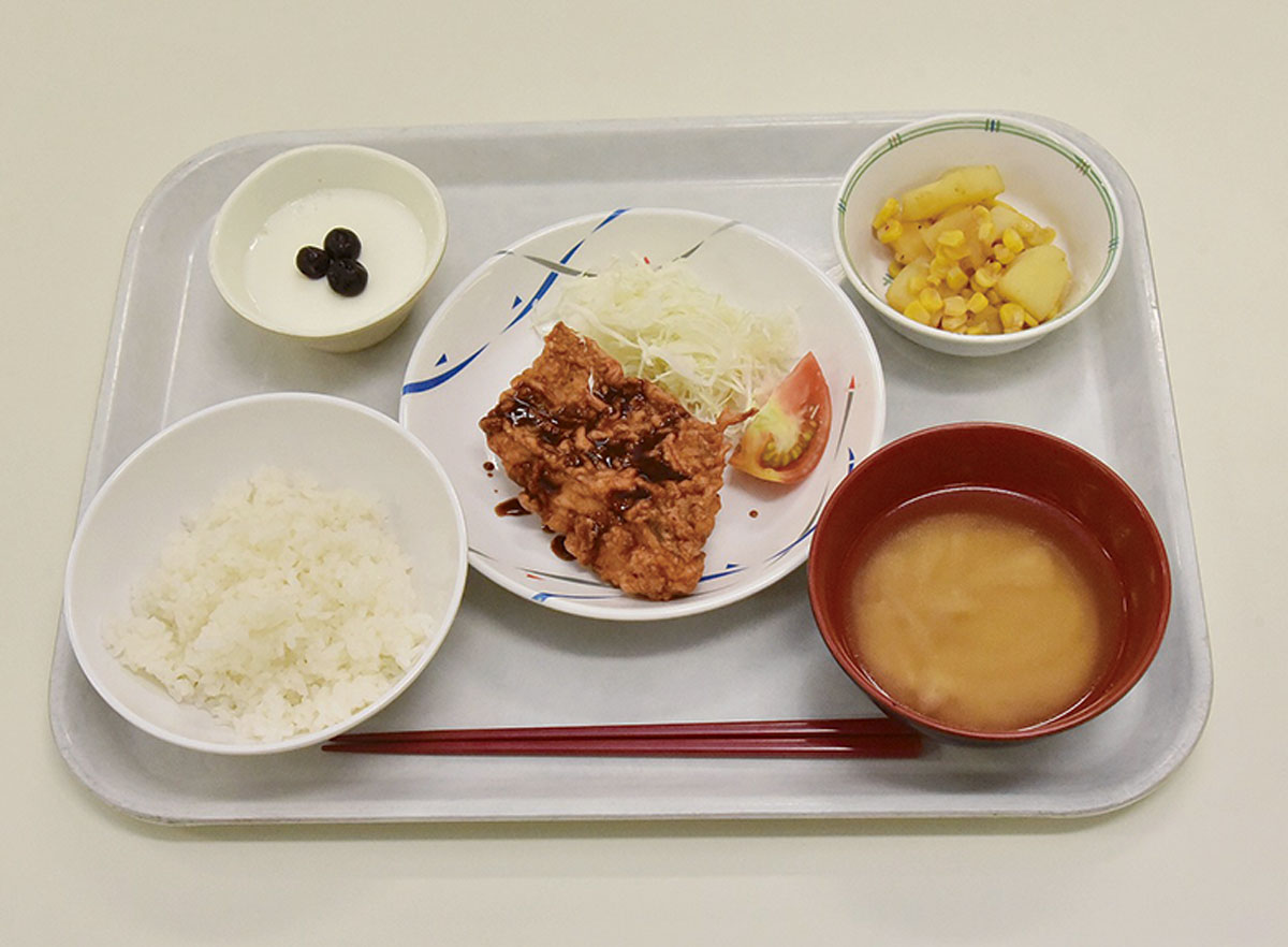 画像1: 昼食：午後の活力になる肉や魚の献立