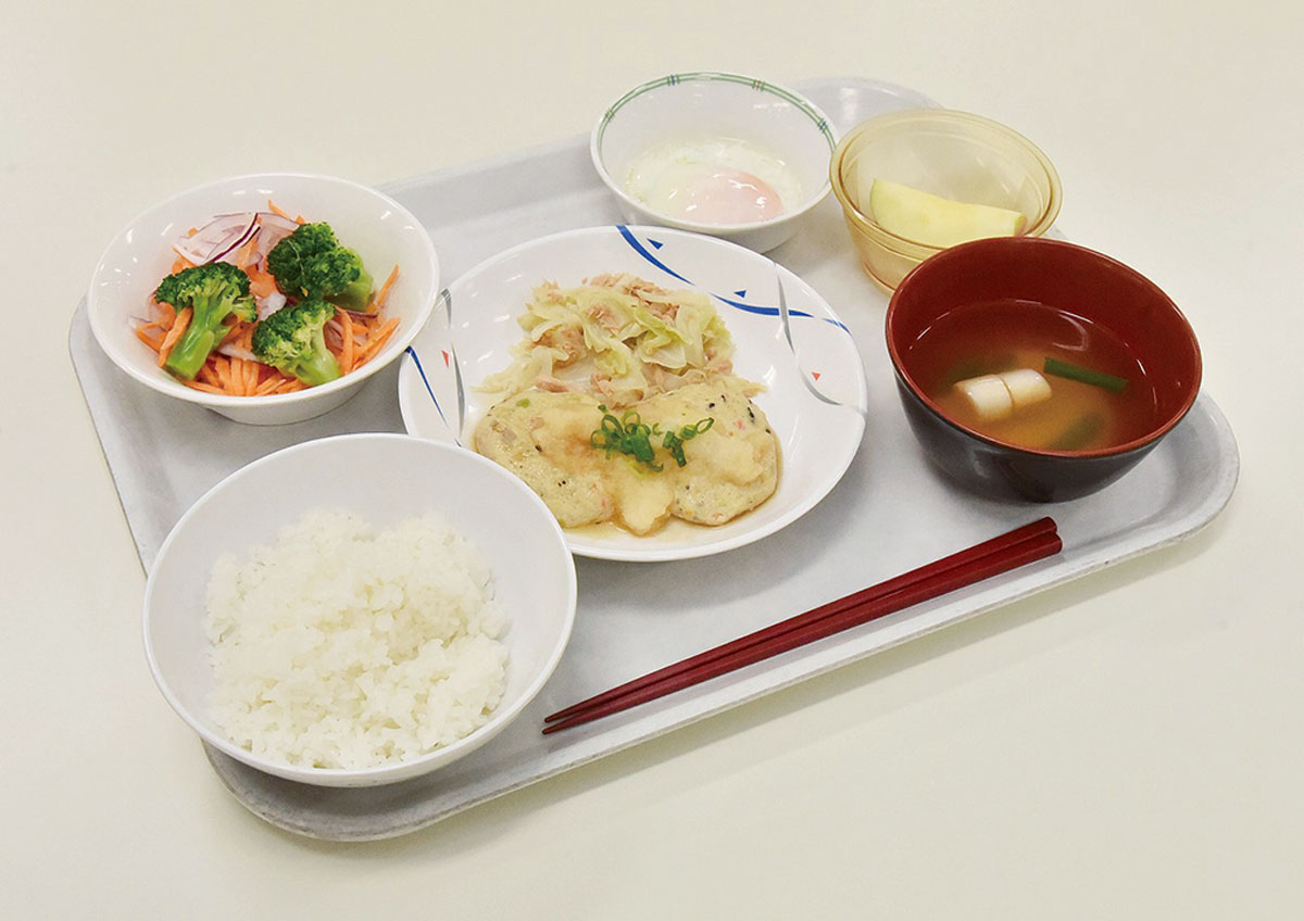 画像1: 朝食：朝からおいしいメニューが並ぶ