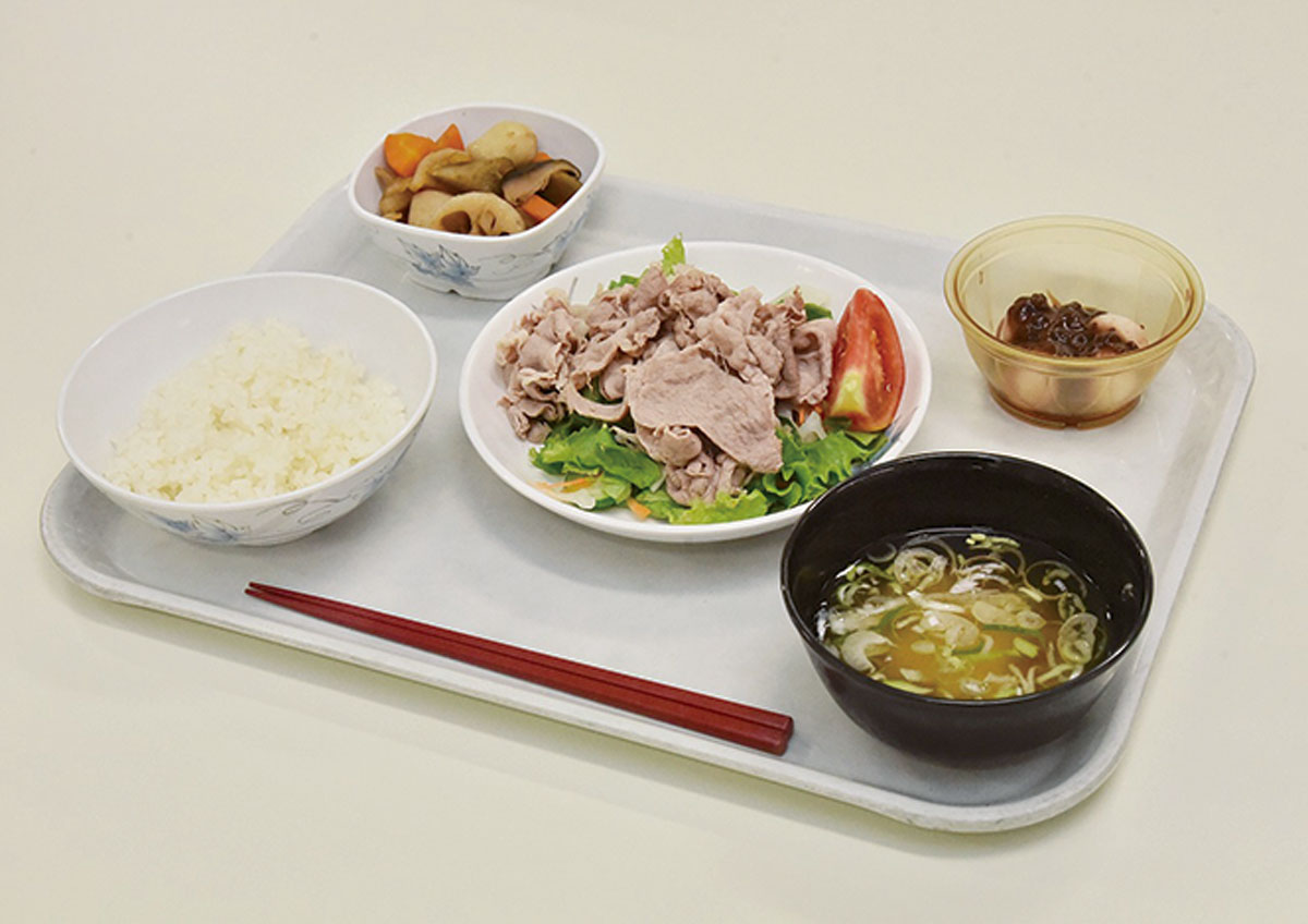 画像2: 昼食：午後の活力になる肉や魚の献立