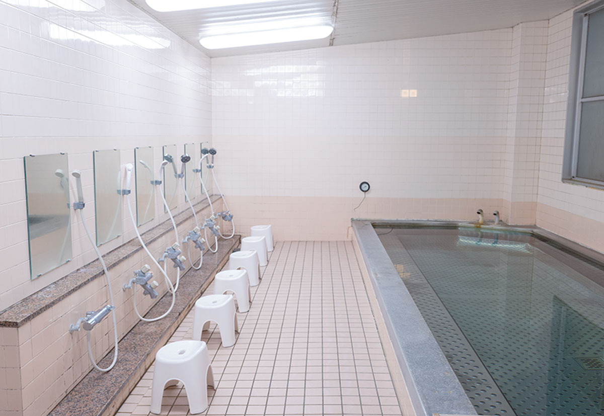 画像2: 旅館並みの大浴場で日々の疲れを取る