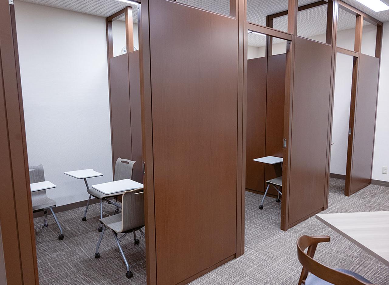 画像: 談話室に設置されたドア付きの個室、休憩室