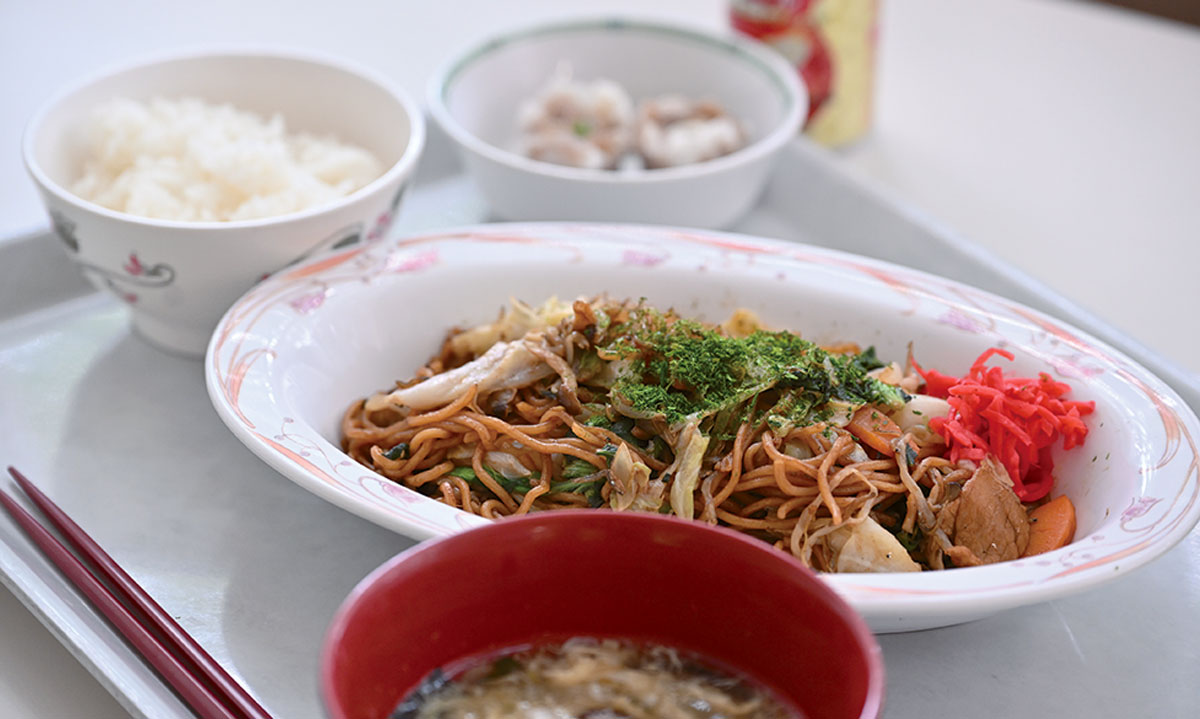 画像3: 昼食：午後の活力になる肉や魚の献立