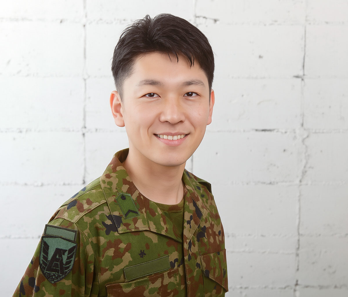 画像: サイドとバックを刈り上げてボリュームダウン、分け目を変えて雰囲気もチェンジ