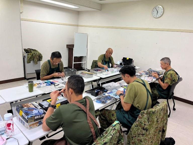 画像: 模型部：飛行機や戦車を作製