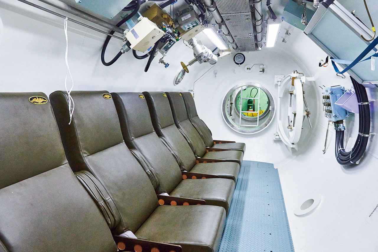 画像: 生活スペースの奥にも小部屋があり、PTCにはここから直接乗り込める仕組みに