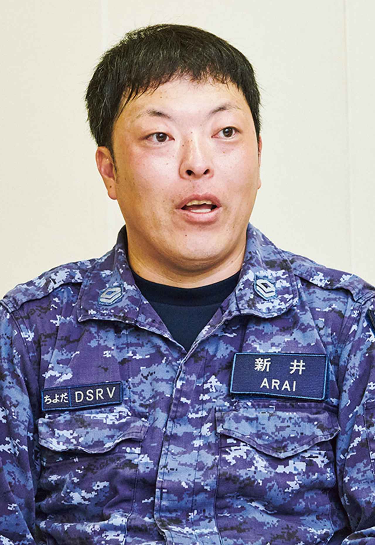 画像: 「他国の潜水艦で事故が起きた場合、ハッチの位置などが海自の潜水艦とは異なるので、普段からその形状や装備を調べるようにしています」と新井2曹